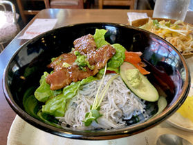 贅沢などんぶり！『渥美半島よくばり三色丼』