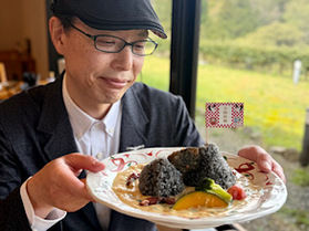 ご当地ランチ!はさかり岩がカレーに…!名付けて