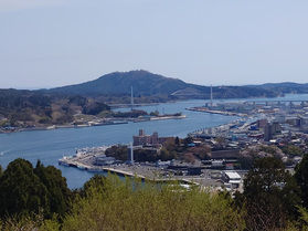 安波山から望む気仙沼の港
