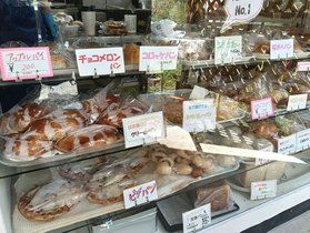 一走りして 焼きたての美味しいパンを食べる。