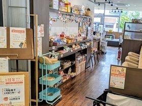 こんなところに駄菓子屋さん！？