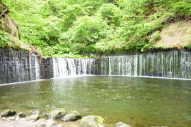 軽井沢の名所「白糸の滝」！