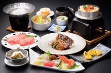 初夏を味わう「宴会席」 