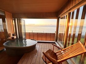 貸切半露天風呂で錦江湾を独り占め。