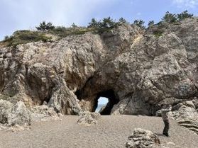 神秘的な絶景スポット“日出の石門”