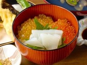 6月限定販売！　白イカと二色のご当地キャビア丼♪