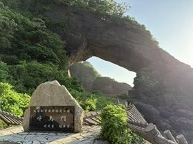越前海岸が生んだ絶景「呼鳥門」
