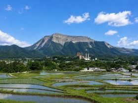 寺坂棚田から望む、初夏の武甲山