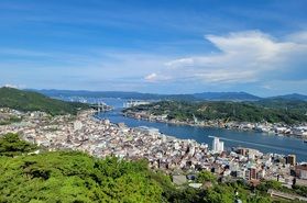 坂とネコの町