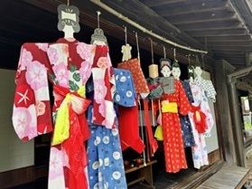 有形文化財【馬場家住宅】に揺れる七夕人形