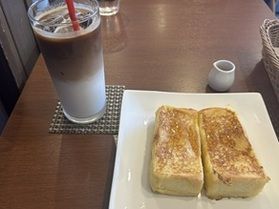温かみのあるカフェ「ULURU」