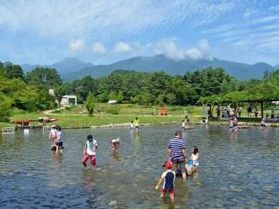 あづみの公園のじゃぶじゃぶ池で楽しもう！