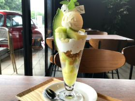 渥美半島伊良湖岬 夏映えのメロンパフェが出てくるカフェ