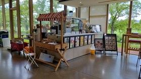 夏の暑さを忘れて美しい蓮とスイーツに癒やされるカフェ