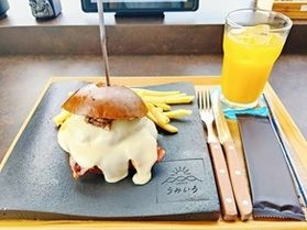 「うみいろ」で夏の海を眺めながら贅沢バーガー