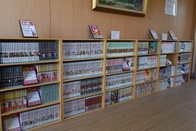 大人気の漫画コーナーにあたらしい漫画が入荷しました!