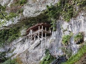 三徳山の三佛寺の国宝【投入堂】を紹介します