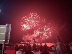 海と花火の素敵な夏