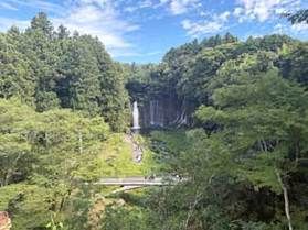 絹糸のカーテン!夏に訪れたい白糸の滝の涼やかさ