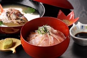 ご夕食で人気の「高級のどぐろ炙り丼」は9月1日のご宿泊から♪