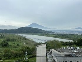 雨の日でも景色を楽しめるカフェ「カフェ富士のめぐみ」