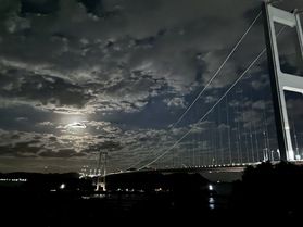 月明かりに照らされる瀬戸内の夜