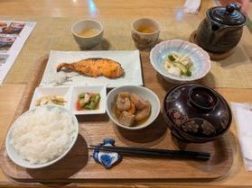 昔ながらの焼き魚定食「炭魚ほんだ」🐟