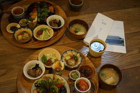 和歌山の古民家食堂で楽しむ野菜たっぷりランチ