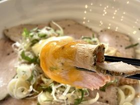 【肉まみれうどんつるとん】にて、豊丘うどんをいただきました！