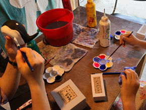 夏休みオススメ「民芸品の絵付け体験」