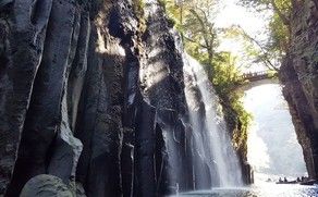 今が見頃の高千穂の紅葉。上から見る？下から見る？