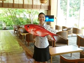 記念撮影に！金目ポップ登場