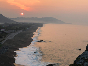 お天気の日には…片浜十三里からの日の出♪