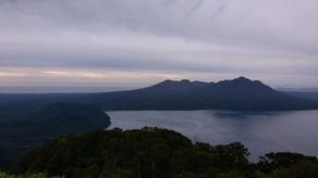 秋の紋別岳をハイキング　2時間で雄大な眺望