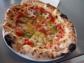 日曜祝日限定!美味しい焼き立ての石窯ナポリピッツァ!
