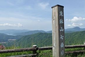 ドライブコースからを見下ろす新緑の裏磐梯
