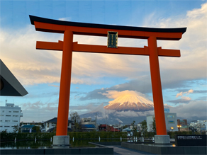 鳥居と富士山