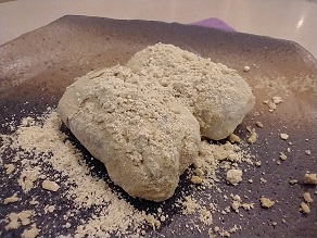 旅のお土産に！三國湊の銘菓「鶯餅」