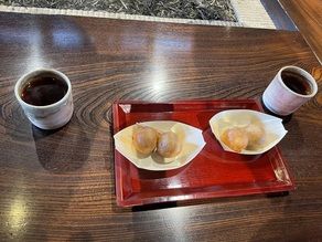 囲炉裏の前で・・♪
