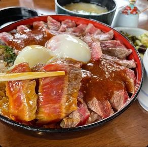 阿蘇山で育った牛を使ったあか牛『やま康』