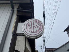 昭和の定食屋かと思いきや、お洒落なカフェ風食堂でした。