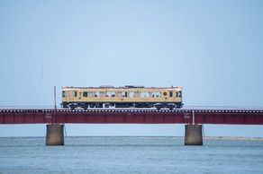 列車と海と、静かな時間