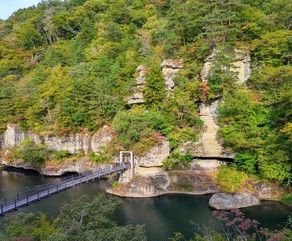 自然が創り出した芸術　塔のへつり