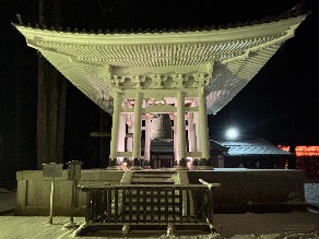 冬の高野山の雪景色をご紹介