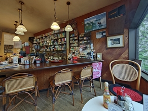 まるで隠れ家のような喫茶店