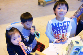 お子様にも簡単♪クラフトコーナー