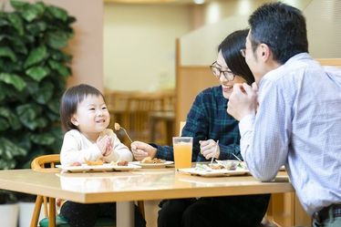 ホテルで「ニコッ」
