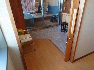 貸切半露天風呂「癒湯（ゆゆ）」