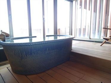 貸切半露天風呂「癒湯（ゆゆ）」