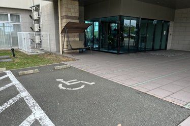 ２.駐車場・玄関